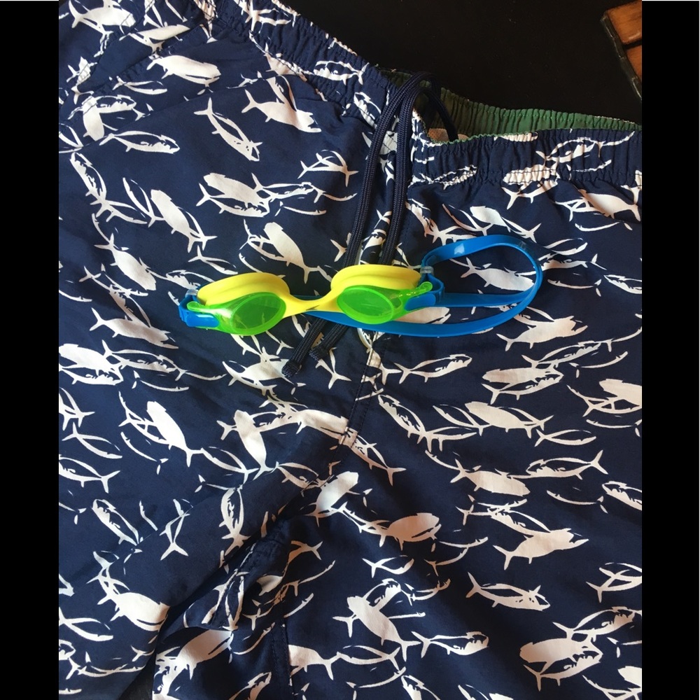 Men’s LL Bean swim trunks w/ front & back pockets